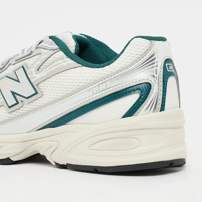New Balance 740 Beige/Grün Sneaker