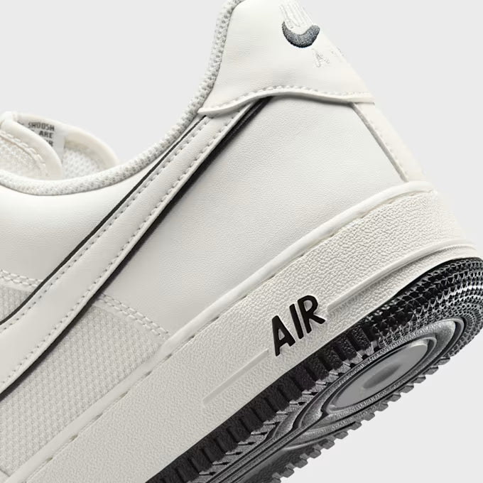 Nike Air Force 1 07 LV8 Herren Beige Sneaker