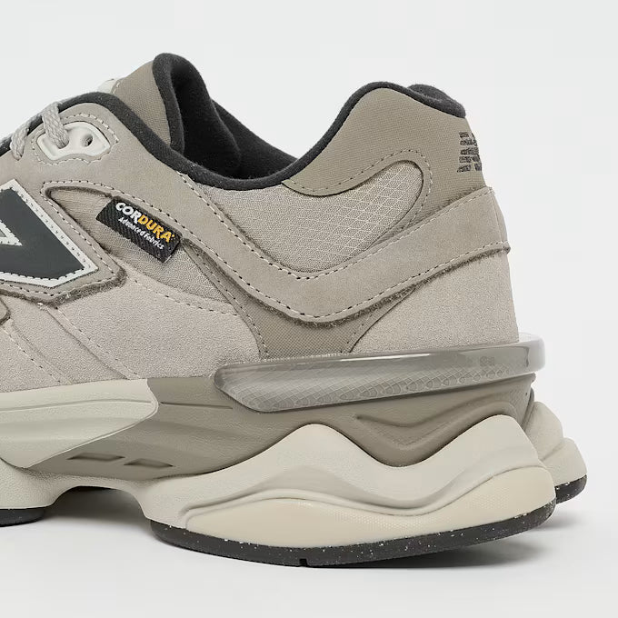 New Balance 9060 Grau/Beige Sneaker