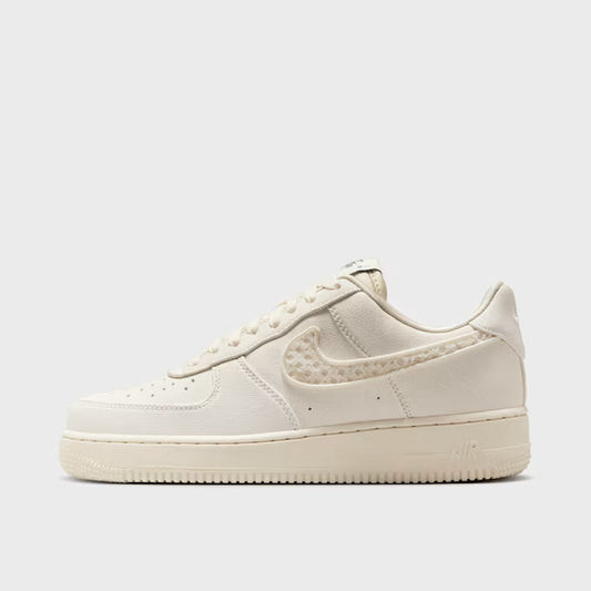 Nike Air Force 1 07 LX Damen Beige Sneaker