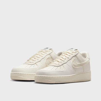 Nike Air Force 1 07 LX Damen Beige Sneaker