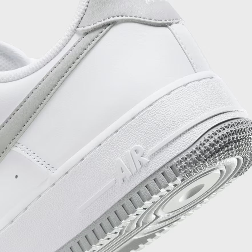 Nike Air Force 1 07 LV8 Herren Weiß Sneaker