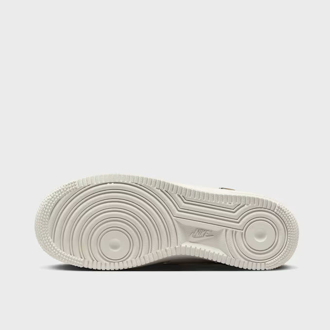 Nike Air Force 1 07 LX Damen Beige Sneaker
