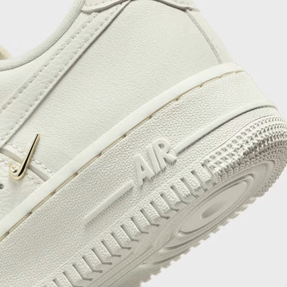 Nike Air Force 1 07 LX Damen Beige Sneaker